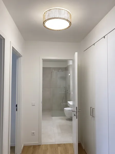 Möblierte Neubauwohnung in ruhiger & zentraler Lage — photo 1